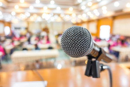 BEQUES FORMATIVES D'INTÈRPRET DE CONFERÈNCIES