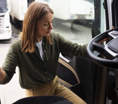 FEINA COM A CONDUCTOR/A D'AUTOBÚS A LA REGIÓ DELS ALPS A ÀUSTRIA