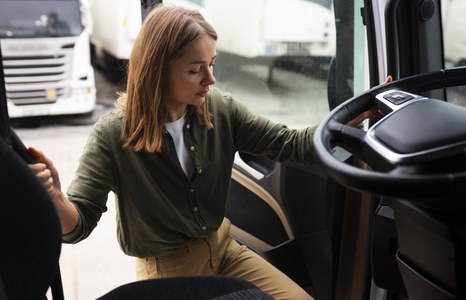FEINA COM A CONDUCTOR/A D'AUTOBÚS A LA REGIÓ DELS ALPS A ÀUSTRIA