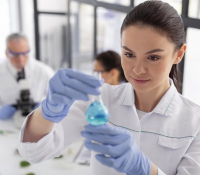 FEINA COM A FARMACÈUTIC/A A FRANÇA