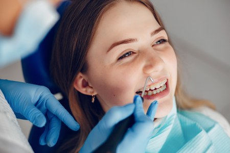 FEINA D'AUXILIAR DE DENTISTA A POLÒNIA