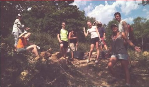La gerent de la Coordinadora d’Organitzadors de Camps de Treball Internacionals de Catalunya (COCAT) ens parla de l'afectació que ha tingut la pandèmia en els projectes de voluntariat internacional.