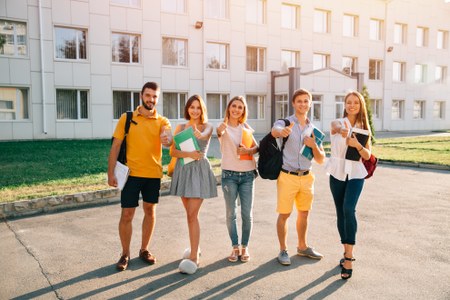 PRÀCTIQUES PER A 500 ESTUDIANTS UNIVERSITÀRIES