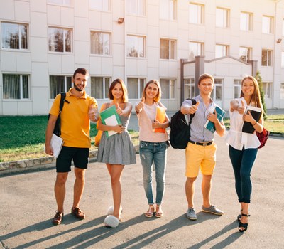 PRÀCTIQUES PER A 500 ESTUDIANTS UNIVERSITÀRIES