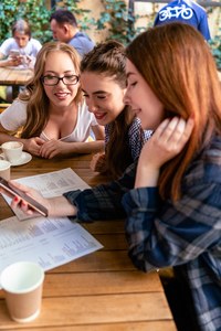 INSCRIPCIÓ ALS CURSOS D'IDIOMES DE LES ESCOLES OFICIALS D'IDIOMES