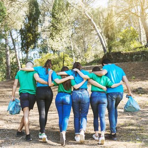 VOLUNTARIAT PER JOVES