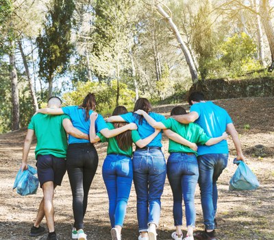 VOLUNTARIAT PER JOVES